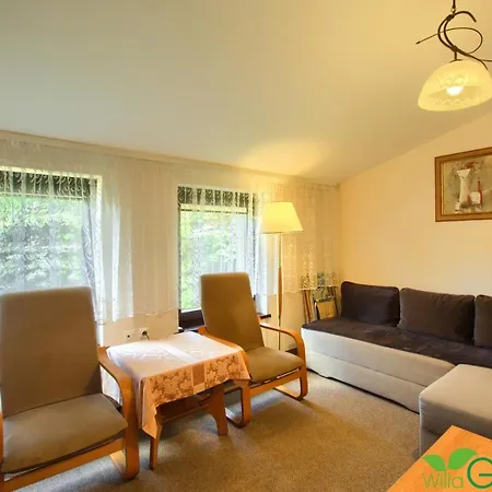 Δωμάτια σε οικογενειακή κατοικία Garden 60m Od Plazy