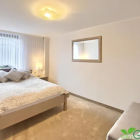 Garden 60m Od Plazy Δωμάτια σε οικογενειακή κατοικία