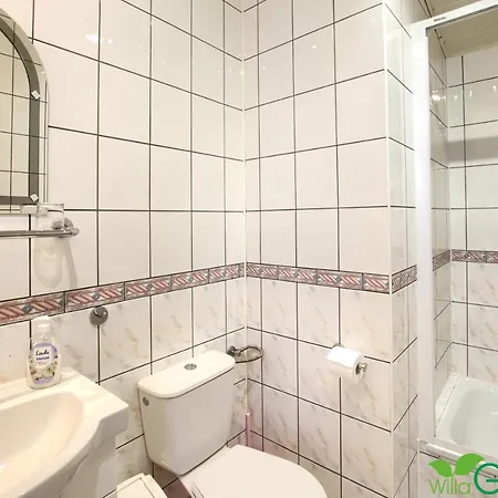 Δωμάτια σε οικογενειακή κατοικία Garden 60m Od Plazy *