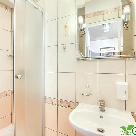 Garden 60m Od Plazy Δωμάτια σε οικογενειακή κατοικία *