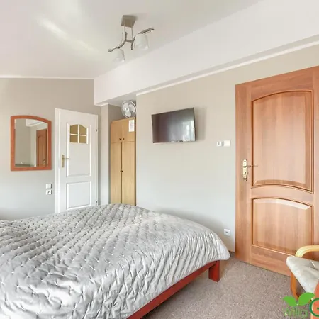 Δωμάτια σε οικογενειακή κατοικία Garden 60m Od Plazy