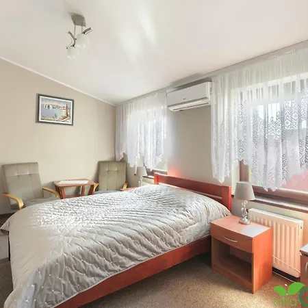 Δωμάτια σε οικογενειακή κατοικία Garden 60m Od Plazy