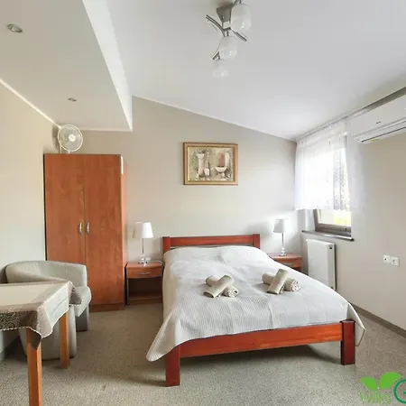 Δωμάτια σε οικογενειακή κατοικία Garden 60m Od Plazy *