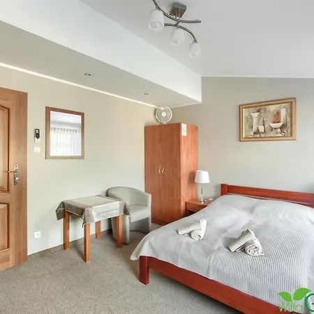 Garden 60m Od Plazy Δωμάτια σε οικογενειακή κατοικία